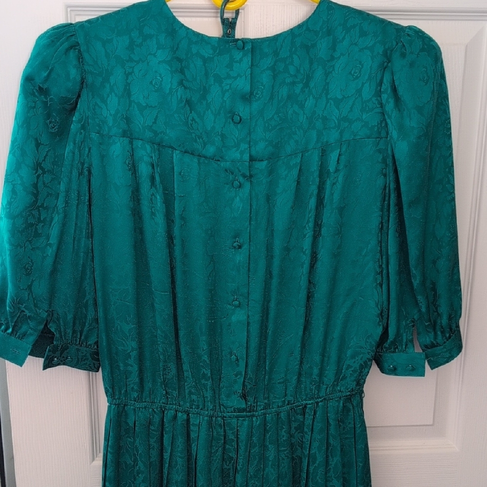 Elegant Green Dress W/ Shoulder Pads By B. G. B. LTD - Picture 4 of 4